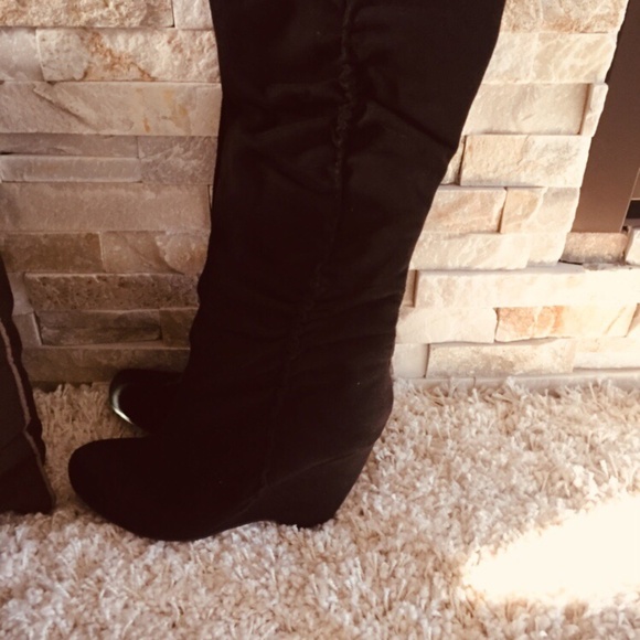 Boots - Picture 6 of 7